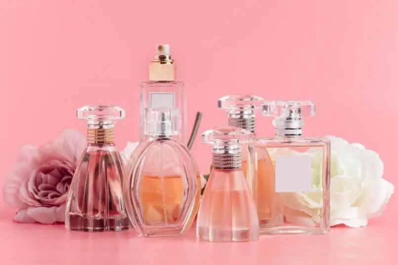 bottiglie di profumo vari stili